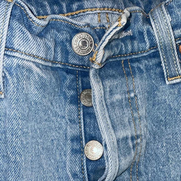 Levi Light Wash 501 Striaght cut skinny ish jeans - Picture 3 of 6